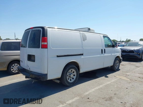 2012 Chevrolet Express Cargo z VIN 1GCSGAFX9C1196226, wystawiony jako IAAI lot #42607742 z przebiegiem 121 026 mil mil oraz . Historia ofert i sprzedaży dostępna na DreamBid. Obrazek 4.