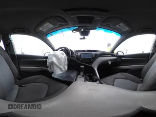 2019 Toyota Camry LE z VIN 4T1B11HKXKU237605, wystawiony jako IAAI lot #42248386 z przebiegiem 70 235 mil mil oraz . Historia ofert i sprzedaży dostępna na DreamBid. Obrazek 18.