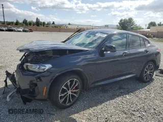 2023 BMW X4 M40i z VIN 5UX43DT09P9N90148, wystawiony jako Copart lot #56788855 z przebiegiem 42 005 mil mil oraz Szkody całkowita. Historia ofert i sprzedaży dostępna na DreamBid. Obrazek 1.