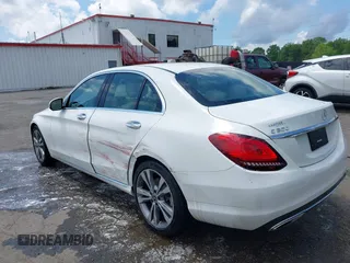 2020 Mercedes-Benz C 300 z VIN WDDWF8DB1LR543088, wystawiony jako IAAI lot #42193679 z przebiegiem 54 050 mil mil oraz . Historia ofert i sprzedaży dostępna na DreamBid. Obrazek 3.