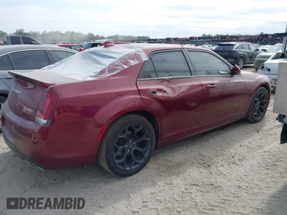2020 Chrysler 300 S z VIN 2C3CCABT0LH233849, wystawiony jako IAAI lot #40689077 z przebiegiem 77 405 mil mil oraz . Historia ofert i sprzedaży dostępna na DreamBid. Obrazek 4.