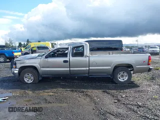 2000 GMC Sierra 2500 SLE z VIN 1GTGK29U7YE380284, wystawiony jako IAAI lot #41965443 z przebiegiem 189 831 mil mil oraz . Historia ofert i sprzedaży dostępna na DreamBid. Obrazek 14.
