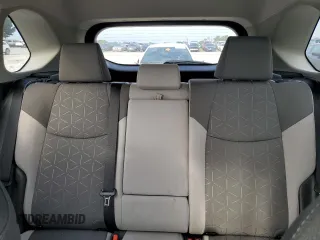 2021 Toyota RAV4 XLE z VIN 2T3W1RFV2MW176273, wystawiony jako Copart lot #62702095 z przebiegiem 37 934 mil mil oraz Szkoda całkowita • Salvage title. Historia ofert i sprzedaży dostępna na DreamBid. Obrazek 10.