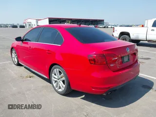2013 Volkswagen Jetta GLI Autobahn z VIN 3VW4A7AJ8DM223742, wystawiony jako IAAI lot #42466962 z przebiegiem 111 407 mil mil oraz . Historia ofert i sprzedaży dostępna na DreamBid. Obrazek 3.