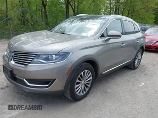 2016 Lincoln MKX Select z VIN 2LMTJ8KR2GBL62540, wystawiony jako IAAI lot #42260777 z przebiegiem 107 549 mil mil oraz . Historia ofert i sprzedaży dostępna na DreamBid. Obrazek 2.