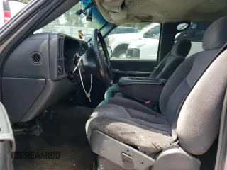 2003 GMC Sierra 1500HD SLE z VIN 1GTGC13U73F105405, wystawiony jako Copart lot #76817714 z przebiegiem 213 665 mil mil oraz Szkody całkowita. Historia ofert i sprzedaży dostępna na DreamBid. Obrazek 7.