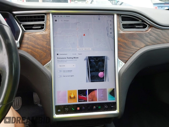 2017 Tesla Model S 60 z VIN 5YJSA1E11HF217633, wystawiony jako IAAI lot #42586913 z przebiegiem 152 987 mil mil oraz . Historia ofert i sprzedaży dostępna na DreamBid. Obrazek 18.