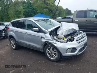 2019 Ford Escape SE z VIN 1FMCU9GD8KUA73154, wystawiony jako IAAI lot #42258644 z przebiegiem 37 090 mil mil oraz . Historia ofert i sprzedaży dostępna na DreamBid. Obrazek 13.