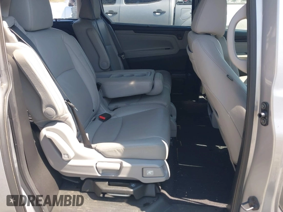 2018 Honda Odyssey Touring with VIN 5FNRL6H84JB070387, listed as a IAAI auction lot 41835852 with 98,662 mi miles. Bid and sale history available at carsss.com. Image 8.