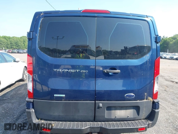 2019 Ford Transit z VIN 1FTYR1ZG6KKA84380, wystawiony jako IAAI lot #42456376 z przebiegiem 112 719 mil mil oraz . Historia ofert i sprzedaży dostępna na DreamBid. Obrazek 16.