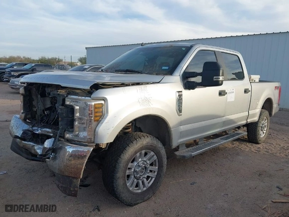 2019 Ford Super Duty F-250 SRW XL with VIN 1FT7W2B6XKEF96010, listed as a IAAI auction lot 41400048 with 198,599 mi miles. Bid and sale history available at carsss.com. Image 6.