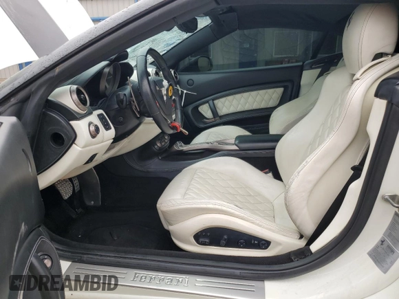 2010 Ferrari California с VIN ZFF65LJA9A0175998, выставлен на аукционе Copart как лот 42335685 с пробегом 45 323 миль миль и Списание • Salvage title. История ставок и продаж доступна на DreamBid. Изображение 7.