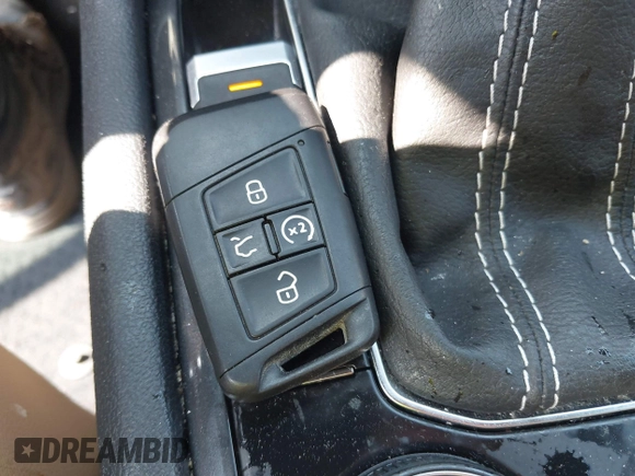 2022 Volkswagen Tiguan SE R-Line Black with VIN 3VV8B7AX0NM007523, listed as a IAAI auction lot 42457688 with 39,084 mi miles and . Bid and sale history available at DreamBid. Image 11.