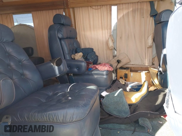 1989 GMC Vandura z VIN 1GDEG25K1K7521984, wystawiony jako IAAI lot #41371811 z przebiegiem 43 502 mil mil oraz . Historia ofert i sprzedaży dostępna na DreamBid. Obrazek 8.