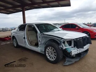 2014 Chrysler 300 z VIN 2C3CCAAG3EH380027, wystawiony jako IAAI lot #42191831 z przebiegiem 137 751 mil mil oraz . Historia ofert i sprzedaży dostępna na DreamBid. Obrazek 1.