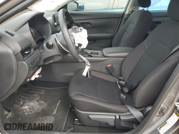 2024 Nissan Sentra S z VIN 3N1AB8BV0RY322097, wystawiony jako Copart lot #55562335 z przebiegiem 5 435 mil mil oraz Nie do naprawy • Non repairable. Historia ofert i sprzedaży dostępna na DreamBid. Obrazek 7.