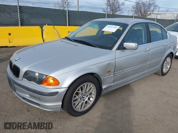 2000 BMW 3 Series 328i with VIN WBAAM5342YFR18357, listed as a IAAI auction lot 41597156 with 180,123 mi miles. Bid and sale history available at carsss.com. Image 2.
