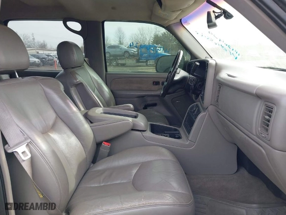 2003 Chevrolet Silverado 2500HD LT3 with VIN 1GCHK23G93F123234, listed as a IAAI auction lot 41426424 with 190,523 mi miles. Bid and sale history available at carsss.com. Image 5.
