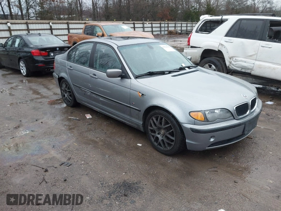2005 BMW 3 Series 325i with VIN WBAEV33445KX10986, listed as a IAAI auction lot 41560642 with 176,386 mi miles. Bid and sale history available at carsss.com. Image 1.