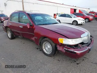 1998 Lincoln Town Car Signature with VIN 1LNFM82W0WY707216, listed as a IAAI auction lot 41282238 with 144,210 mi miles and . Bid and sale history available at DreamBid. Image 1.