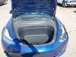 2018 Tesla Model 3 Long Range Battery z VIN 5YJ3E1EB5JF180030, wystawiony jako IAAI lot #41897617 z przebiegiem 89 557 mil mil oraz . Historia ofert i sprzedaży dostępna na DreamBid. Obrazek 10.