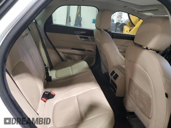 2016 Jaguar XF 35t Prestige z VIN SAJBK4BV7GCY12036, wystawiony jako Copart lot #57208875 z przebiegiem 186 080 mil mil oraz Szkoda całkowita • Salvage title. Historia ofert i sprzedaży dostępna na DreamBid. Obrazek 10.