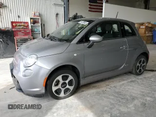 2015 FIAT 500e z VIN 3C3CFFGE0FT694348, wystawiony jako Copart lot #51473845 z przebiegiem 68 507 mil mil oraz Czysty tytuł • Clean title. Historia ofert i sprzedaży dostępna na DreamBid. Obrazek 1.
