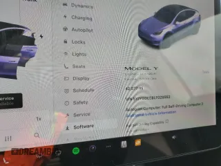 2020 Tesla Model Y Long Range z VIN 5YJYGDEE8LF029553, wystawiony jako Copart lot #51010665 z przebiegiem 42 877 mil mil oraz Szkoda całkowita • Salvage title. Historia ofert i sprzedaży dostępna na DreamBid. Obrazek 9.