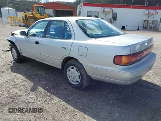 1992 Toyota Camry LE with VIN 4T1SK12E4NU141697, listed as a IAAI auction lot 41975478 with 100,732 mi miles. Bid and sale history available at carsss.com. Image 3.
