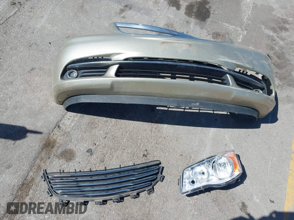 2011 Chrysler Town & Country Touring L with VIN 2A4RR8DG6BR781922, listed as a IAAI auction lot 42042313 with 155,612 mi miles and . Bid and sale history available at carsss.com. Image 12.