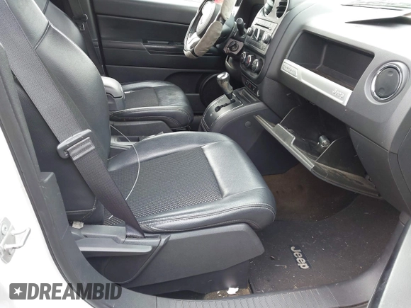 2016 Jeep Compass Sport z VIN 1C4NJCBA6GD775075, wystawiony jako IAAI lot #41995338 z przebiegiem 105 000 mil mil oraz . Historia ofert i sprzedaży dostępna na DreamBid. Obrazek 5.