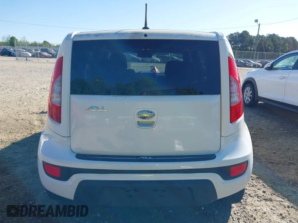 2013 Kia Soul + z VIN KNDJT2A69D7555715, wystawiony jako IAAI lot #42044741 z przebiegiem 127 326 mil mil oraz . Historia ofert i sprzedaży dostępna na DreamBid. Obrazek 16.