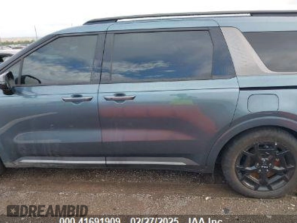 2025 Kia Carnival SX Prestige with VIN KNDNE5K32S6453595, listed as a IAAI auction lot 41691909 with 6,376 mi miles and . Bid and sale history available at carsss.com. Image 15.