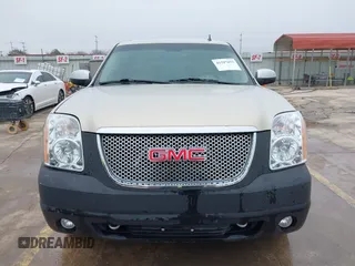 2011 GMC Yukon XL SLT with VIN 1GKS1KE01BR160725, listed as a IAAI auction lot 41587693 with 302,661 mi miles and . Bid and sale history available at carsss.com. Image 13.