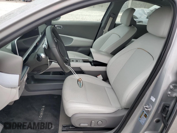 2024 Hyundai Ioniq 6 SEL z VIN KMHM34AA0RA077204, wystawiony jako Copart lot #85258574 z przebiegiem Nie podano mil oraz Nie do naprawy • Non repairable. Historia ofert i sprzedaży dostępna na DreamBid. Obrazek 7.