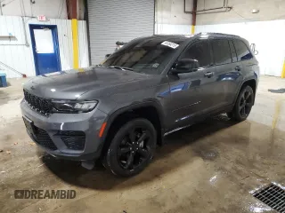 2023 Jeep Grand Cherokee Laredo z VIN 1C4RJHAG7PC620674, wystawiony jako Copart lot #45369315 z przebiegiem 31 754 mil mil oraz Szkody całkowita. Historia ofert i sprzedaży dostępna na DreamBid. Obrazek 1.