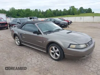 2001 Ford Mustang Deluxe z VIN 1FAFP44411F159656, wystawiony jako IAAI lot #42123128 z przebiegiem 191 814 mil mil oraz . Historia ofert i sprzedaży dostępna na DreamBid. Obrazek 1.