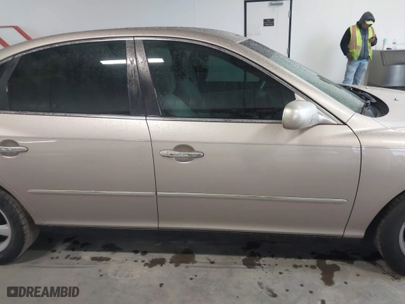 2007 Hyundai Azera GLS with VIN KMHFC46D07A201772, listed as a IAAI auction lot 41212596 with 314,234 mi miles. Bid and sale history available at carsss.com. Image 13.