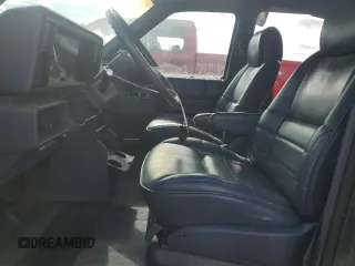 1987 Plymouth Voyager z VIN 2P4FH51G8HR130018, wystawiony jako Copart lot #47295285 z przebiegiem 68 113 mil mil oraz Tytuł czysty. Historia ofert i sprzedaży dostępna na DreamBid. Obrazek 7.