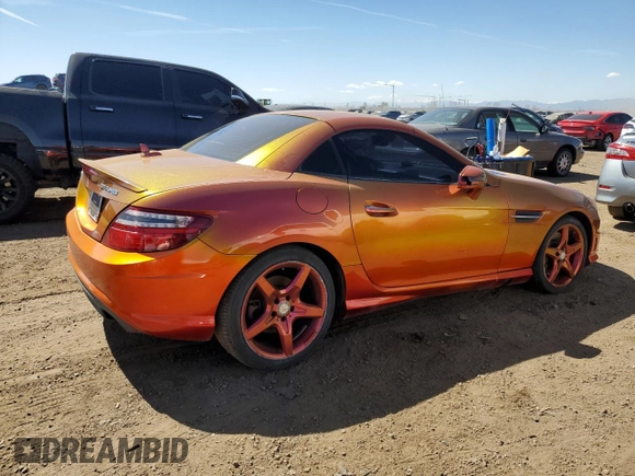 2012 Mercedes-Benz SLK 350 z VIN WDDPK5HA9CF038739, wystawiony jako Copart lot #50545655 z przebiegiem 81 428 mil mil oraz Czysty tytuł • Clean title. Historia ofert i sprzedaży dostępna na DreamBid. Obrazek 3.