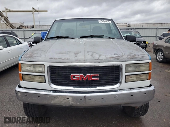 1989 GMC Sierra 2500 z VIN 1GTGK24K8KE532683, wystawiony jako Copart lot #51434114 z przebiegiem 79 134 mil mil oraz Szkody całkowita. Historia ofert i sprzedaży dostępna na DreamBid. Obrazek 5.