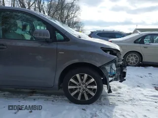 2017 Toyota Sienna LE with VIN 5TDJZ3DC5HS173134, listed as a IAAI auction lot 41256534 with 70,940 mi miles. Bid and sale history available at carsss.com. Image 20.