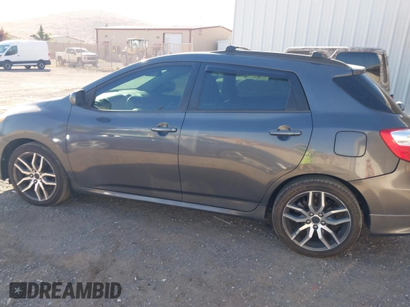 2009 Toyota Matrix S z VIN 2T1LE40E09C006482, wystawiony jako IAAI lot #42624578 z przebiegiem 163 224 mil mil oraz . Historia ofert i sprzedaży dostępna na DreamBid. Obrazek 14.