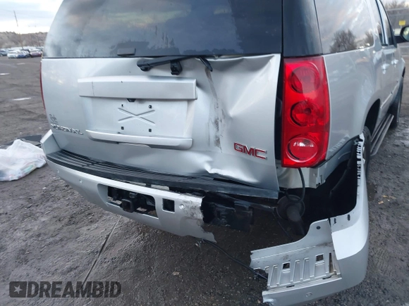 2013 GMC Yukon XL SLT z VIN 1GKS2KE73DR132065, wystawiony jako IAAI lot #40885853 z przebiegiem 207 492 mil mil oraz . Historia ofert i sprzedaży dostępna na DreamBid. Obrazek 6.