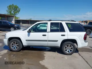 2004 Chevrolet TrailBlazer LT with VIN 1GNDS13S342361478, listed as a IAAI auction lot 42094261 with 298,130 mi miles and . Bid and sale history available at DreamBid. Image 14.