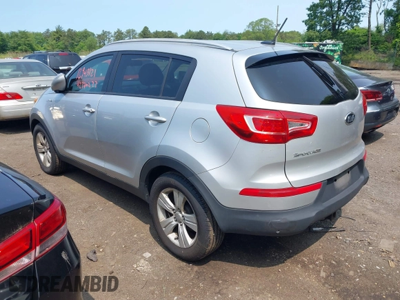 2011 Kia Sportage LX z VIN KNDPBCA20B7026845, wystawiony jako IAAI lot #42370233 z przebiegiem 181 329 mil mil oraz . Historia ofert i sprzedaży dostępna na DreamBid. Obrazek 3.