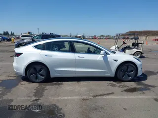 2020 Tesla Model 3 Standard Range Plus z VIN 5YJ3E1EA6LF659311, wystawiony jako IAAI lot #42363341 z przebiegiem 96 378 mil mil oraz . Historia ofert i sprzedaży dostępna na DreamBid. Obrazek 14.