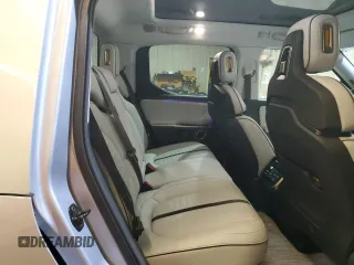 2024 Rivian R1T Adventure z VIN 7FCTGCAA0RN030370, wystawiony jako Copart lot #87251784 z przebiegiem 11 549 mil mil oraz Szkody całkowita. Historia ofert i sprzedaży dostępna na DreamBid. Obrazek 10.