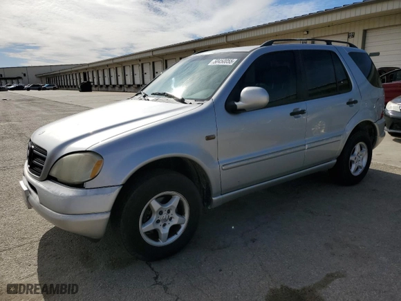 2000 Mercedes-Benz M-Class with VIN 4JGAB54E2YA214989, listed as a Copart auction lot 50450055 with 218,253 mi miles and Non Repairable. Bid and sale history available at carsss.com. Image 1.