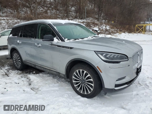 2023 Lincoln Aviator Standard z VIN 5LM5J6XC8PGL23972, wystawiony jako Copart lot #43996485 z przebiegiem 9 445 mil mil oraz Szkoda całkowita • Salvage title. Historia ofert i sprzedaży dostępna na DreamBid. Obrazek 4.